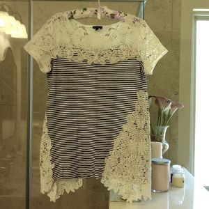 EMBROIDERY KNIT DETAILED TOP